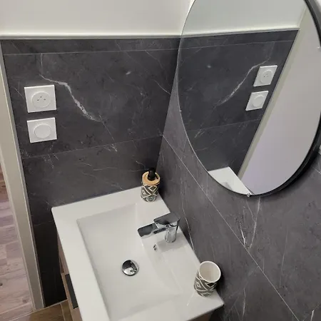Elegant Hyper Center Apartament *